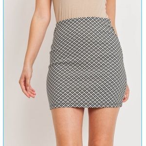 Cute black & white print mini skirt, so cute!